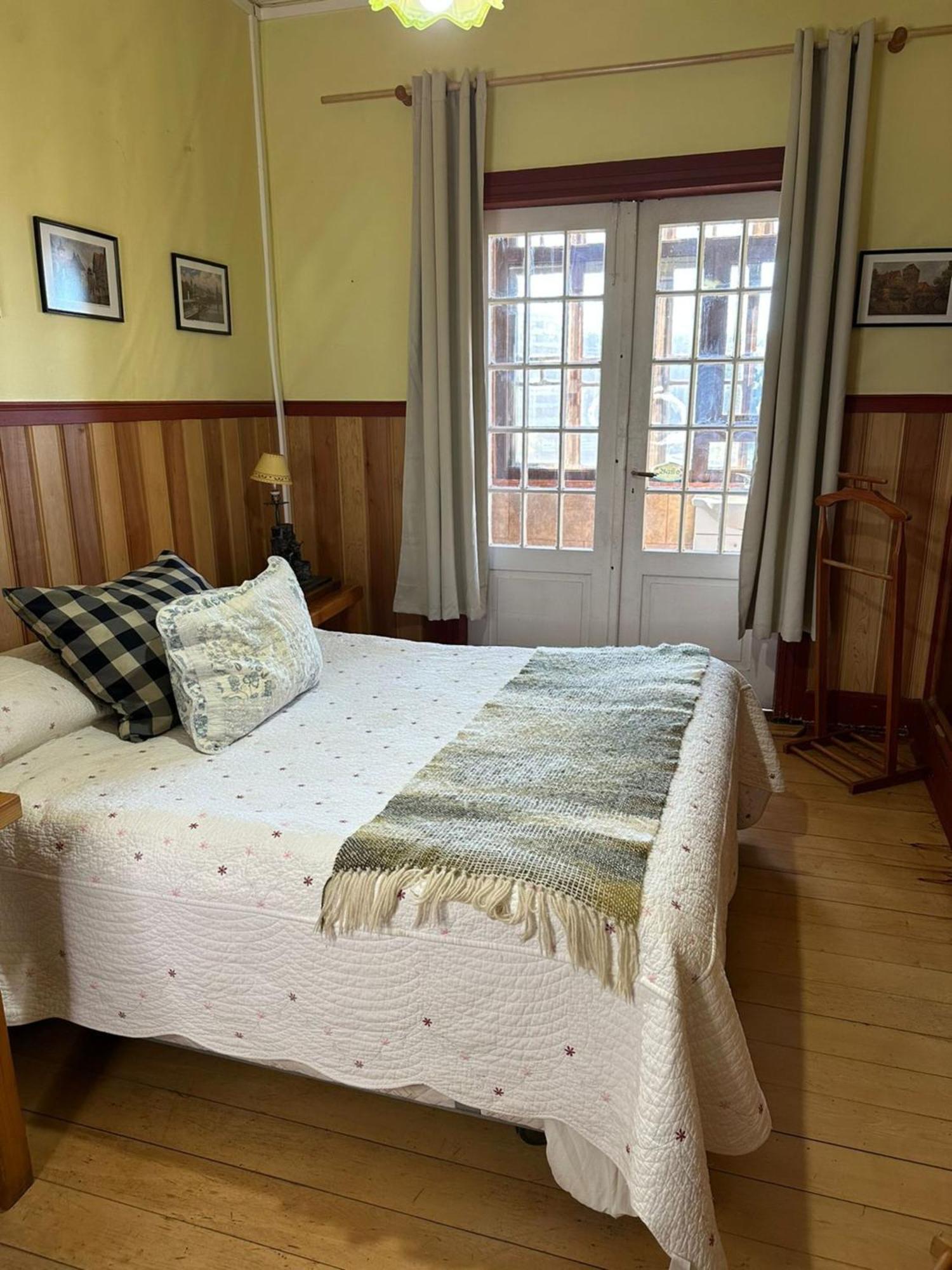 푸에르토바라스 Hostal Florencia 아파트 외부 사진