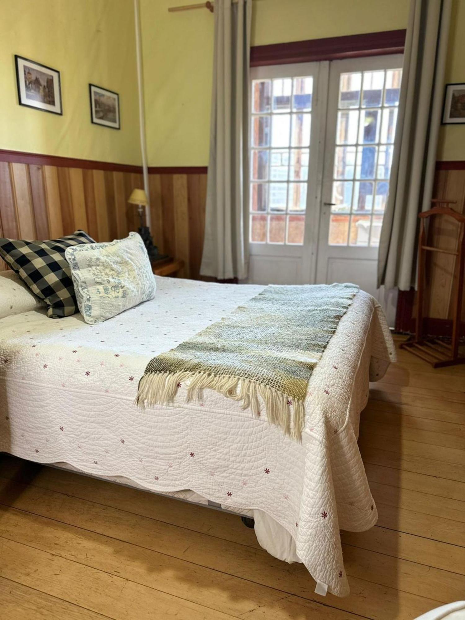 푸에르토바라스 Hostal Florencia 아파트 외부 사진